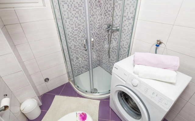 Nice Home in Zubovici With Wifi and 2 Bedrooms