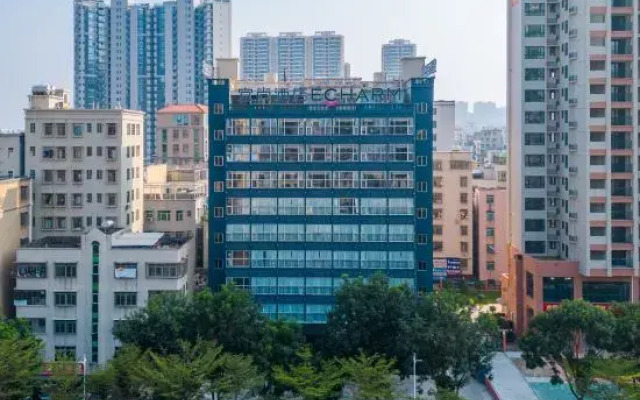 Echarm Hotel (Zhanjiang Haibin Avenue Zhong Jiangnan Shijia)