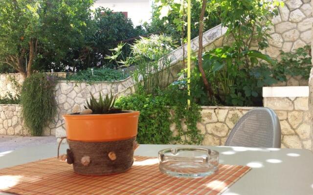 Apartments Green & Orange