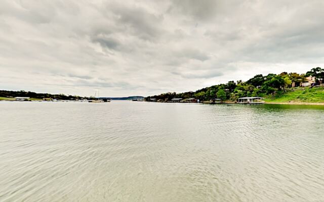 Huge Lake Travis - 4 Bedroom Home