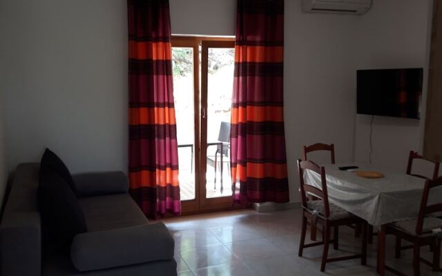 Apartments Limuni