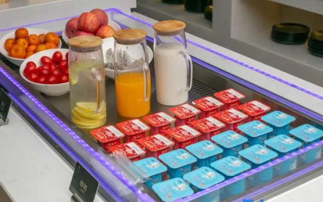 Vienna International Hotel （Hami High speed Railway Station Store）