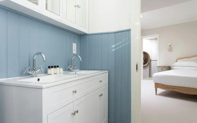 Bathurst Mews II by Onefinestay