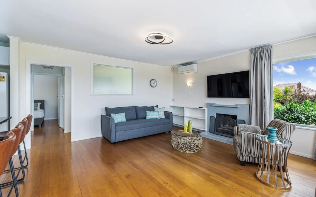 Serene 2BR Home in Meadowbank by Zodiak Stays – Guest Rooms – Auckland