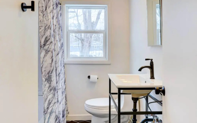 Hopkins Vacation Rental ~ 12 Mi to Minneapolis