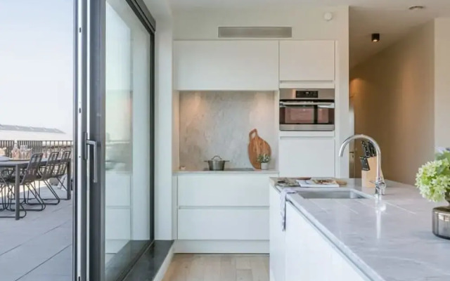 Spacious Apartment With Beautiful Terrace Near Ghent