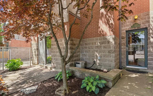 Family-Friendly South Loop Escape by RedAwning