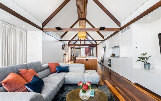 Your Luxury Escape - On The Bay 2