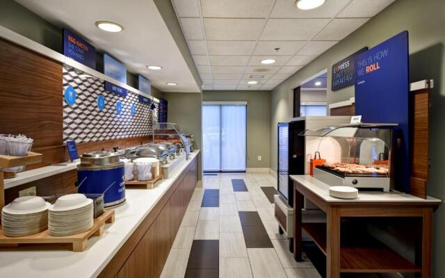 Holiday Inn Express Newport North - Middletown by IHG