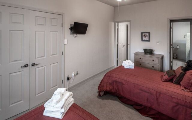 Robins Nest by Vtrips