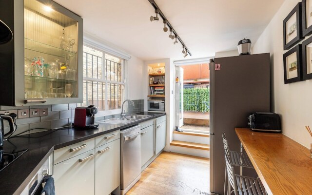 Charming Two Bed Maisonette in Notting Hill