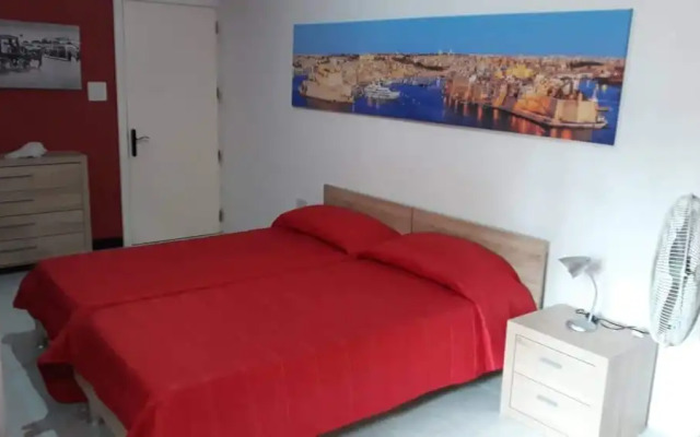 Room-very Bright Well Kept Apartment