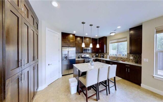 Entrada 673 - 4 Br townhouse by RedAwning