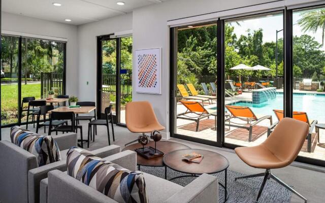 Deluxe One Bedroom Apartment