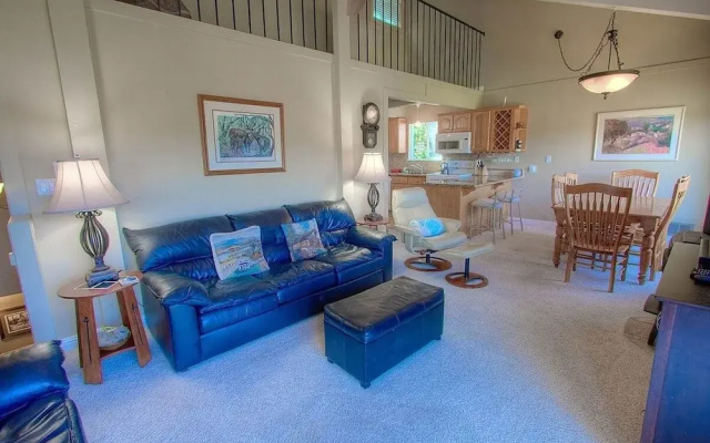 Park View Paradise 3 Bedroom Condo by RedAwning