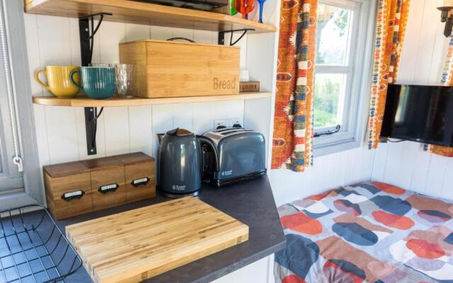 The Hideaway Hut - 1 Bed Shepherds Hut - Dodmarsh