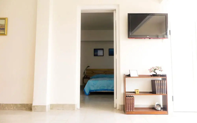 Bostoc, Knocking on Cuba