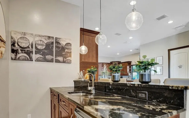 8-BR with Pool & Mini-golf & Soccer