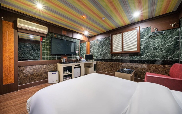 Sadang Charis Hotel