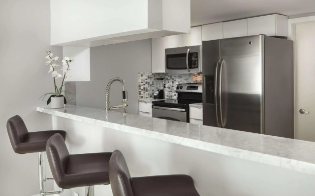 DoubleTree by Hilton Grand Hotel Biscayne Bay