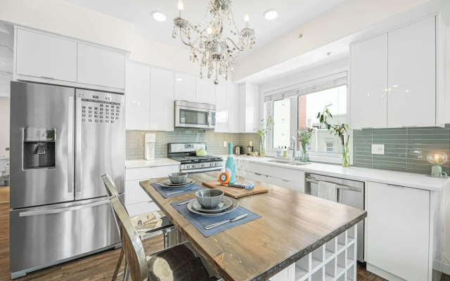 The Iris DT Condo with AC in Mission