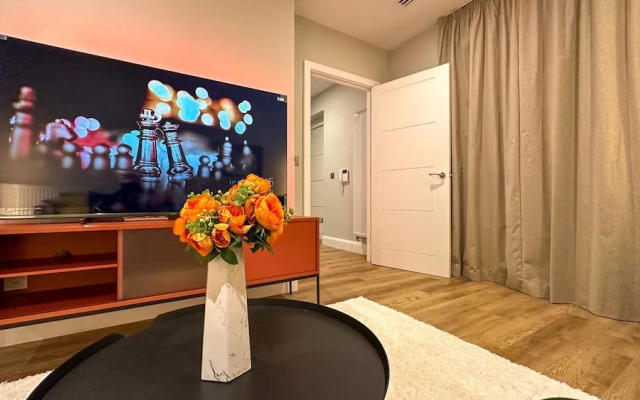 Huge 3bath 2bedroom Family Home