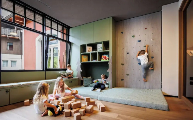 Hotel Vioz - Family Hotel & Apartments