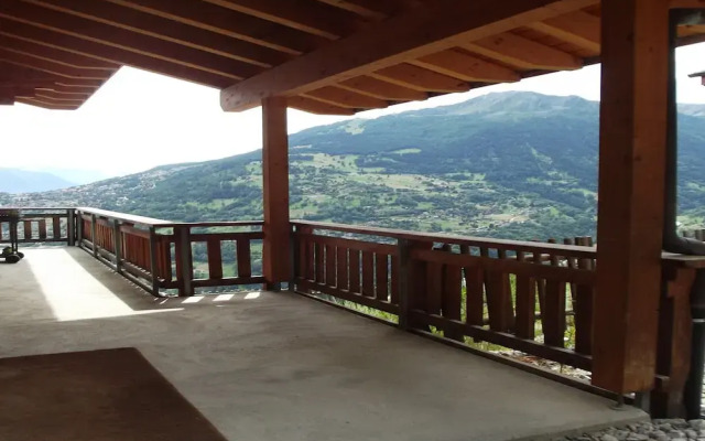 Spacious Chalet Amidst Mountains
