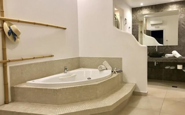 Queen Boutique Suites