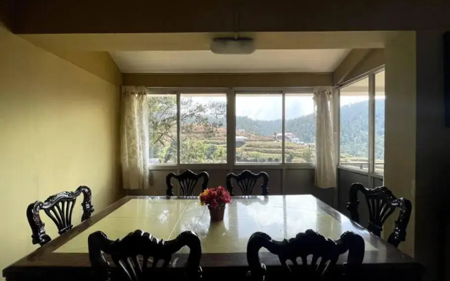 Rustic 3-BR Villa w/ Front & Back Yards in the mountains