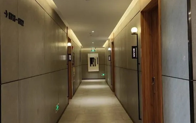 Yilongxuan Hotel (Guangzhou Baiyun Airport Renhe Subway Station)