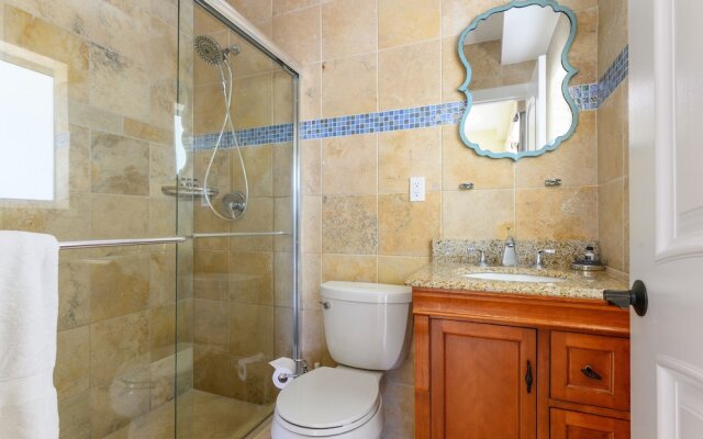 1ivd204j 1 Bedroom Hotel Room