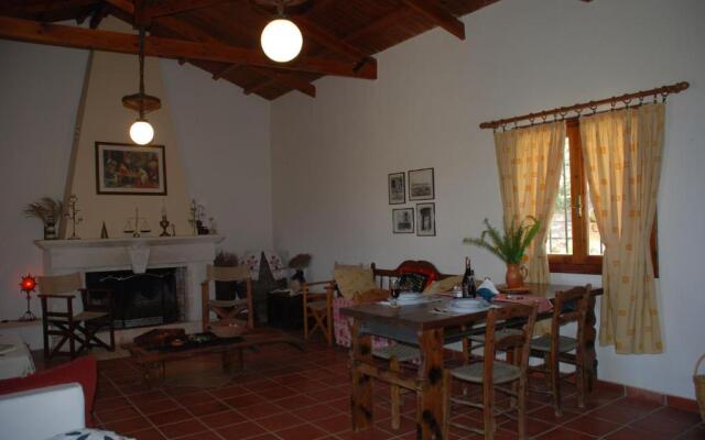 Villa Lofos Wood & Stone