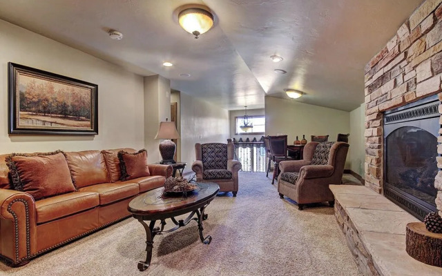 Lofty Fox Villa by RedAwning