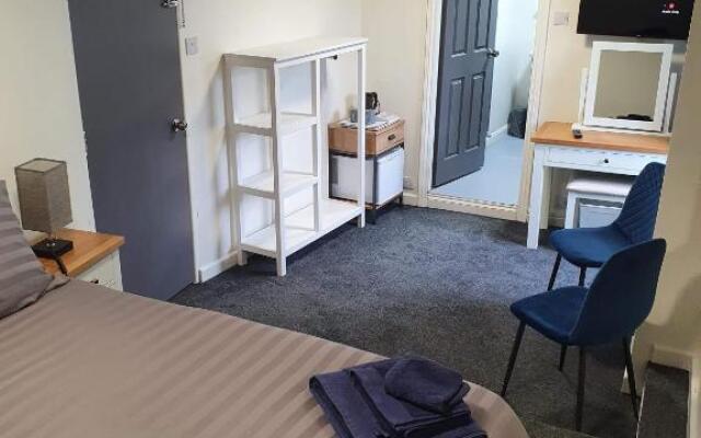 Red Lion Rooms - Self Check In