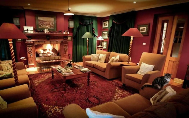 The FarSide Country Manor