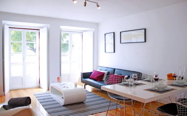 ALTIDO Modern 1-bed Apt w/terrace, moments from São Bento Palace