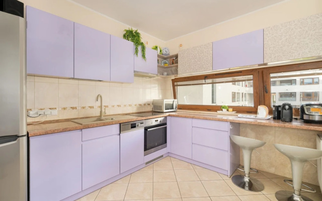 Wojskowa Apartment by Renters