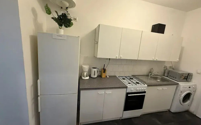 Chic 1BR Apt Steps from Schönbrunn