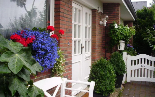 Anne-1-traumhafte-Lage-mit-Garten-und-Strandkorb