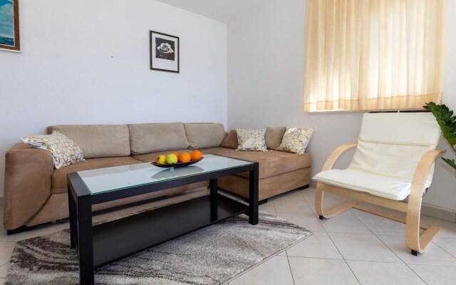 Nice Apartment in Komarna With Wifi and 3 Bedrooms
