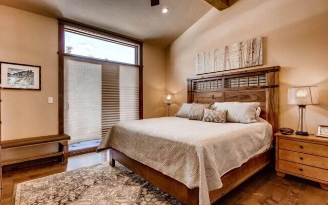 Spacious 4 Bedroom Townhome in River Run Village Within Walking Distance to Gondola and Restaurants