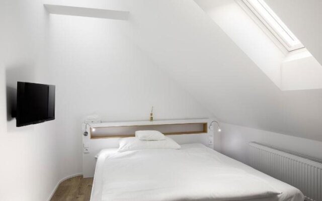 Hotel 100