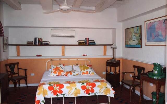 Colonial Guest House Walled City