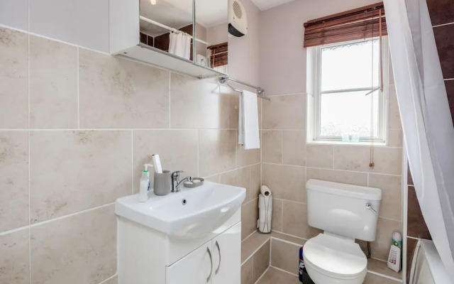 Captivating 3-bed Apartment in Grays