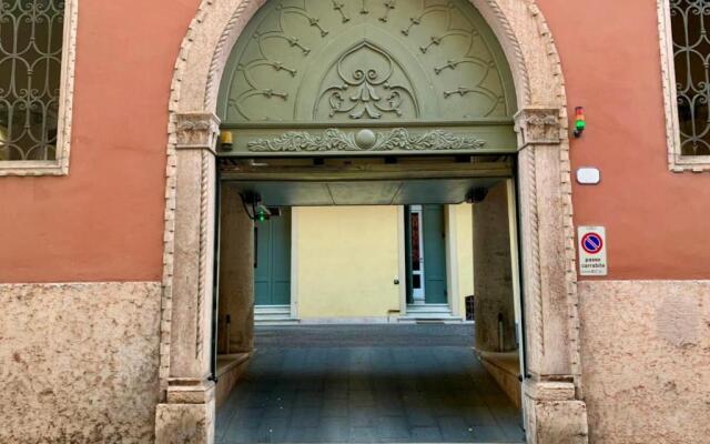 Stunning top floor flat in the heart of Verona - with car park