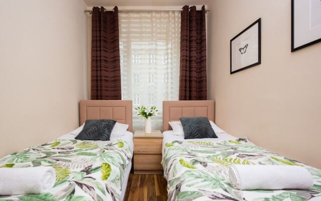 Apartments Warsaw Hoza by Renters