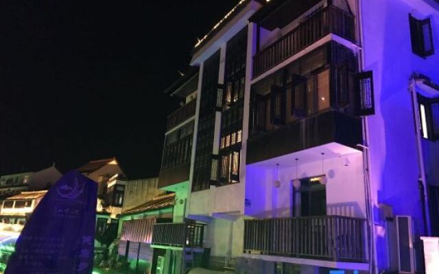blue hotel