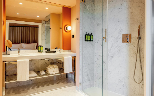 Cenica Porto Hotel, Curio Collection by Hilton