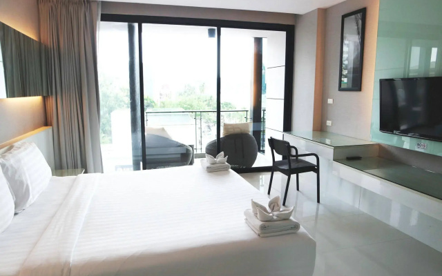 Serenotel Pattaya Beach Front